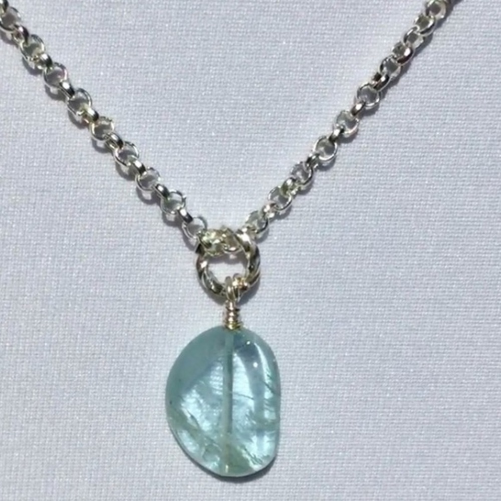 Stylish Healing Aquamarine Pendant Necklace!